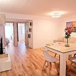 Apartment Chabos Vialia Ave Flats