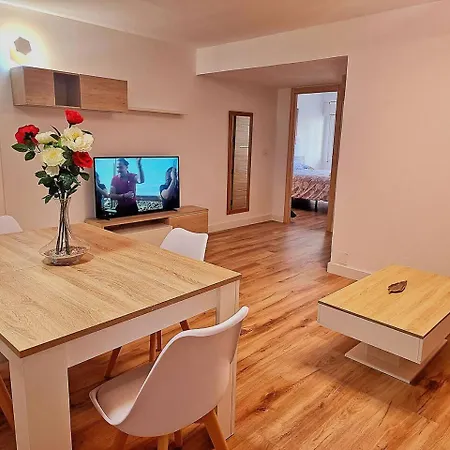 Chabos Vialia Ave Flats Apartment